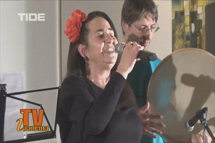 Ana Maria singt